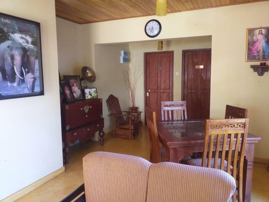Hill View Bungalow Bed & Breakfast นูวาราเอลิยา ภายนอก รูปภาพ